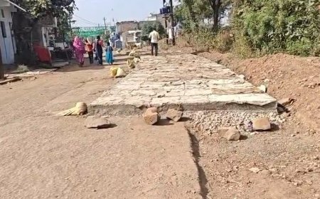 MP: 50 लाख की सड़क घटिया निर्माण की भेंट चढ़ी: ठेकेदार की मनमानी, अधिकारियों की मिलीभगत और तकनीकी धांधली का खुलासा। 