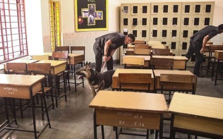 दिल्ली में बम धमकी का हाई अलर्ट: दो CRPF स्कूलों और साकेत-रोहिणी कोर्ट समेत चार स्थानों पर खाली कराए गए परिसर, जांच में कुछ नहीं मिला। 