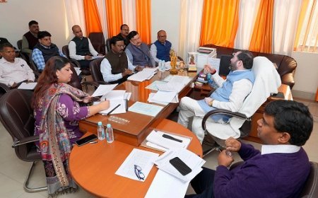 Lucknow: खाद्य एवं रसद विभाग की विभागीय समीक्षा बैठक सम्पन्न, खाद्य एवं रसद मंत्री द्वारा दिए गए आवश्यक दिशा निर्देश।