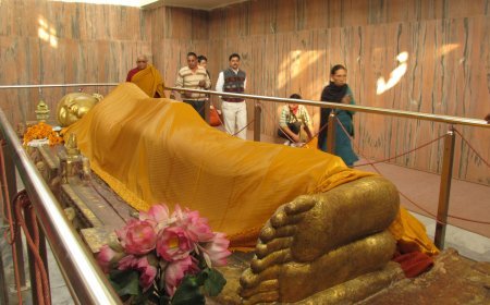 Lucknow : कुशीनगर में देशी-विदेशी बौद्ध श्रद्धालुओं की संख्या में अप्रत्याशित बढ़ोत्तरी