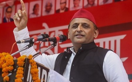 यूपी 2027 चुनाव का 'असली दंगल' बाकी: अखिलेश यादव ने लखनऊ में कार्यकर्ताओं को जगाया, कुश्ती की तैयारी का संदेश दिया। 