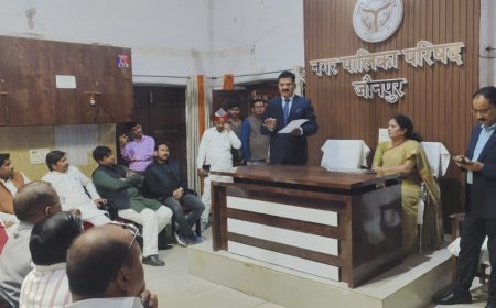 Jaunpur : जौनपुर में जिला निर्वाचन अधिकारी ने सभासदों के साथ बैठक की, मतदाता सूची पुनरीक्षण में तेजी के दिए निर्देश