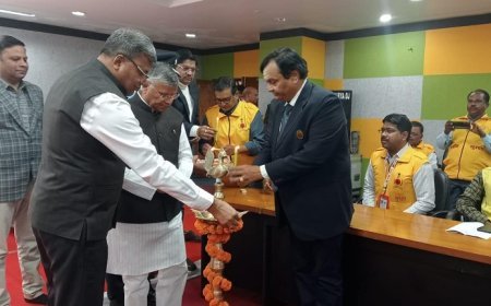 Lucknow: धर्मवीर प्रजापति ने नागरिक सुरक्षा कोर के द्वारा आयोजित एक प्रशिक्षण कार्यशाला की दीप प्रज्ज्वलित कर शुरुआत की। 