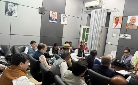 Lucknow : योगी सरकार ने दिव्यांग और पिछड़े वर्ग के लिए योजनाओं को तेजी से पहुंचाने के दिए निर्देश