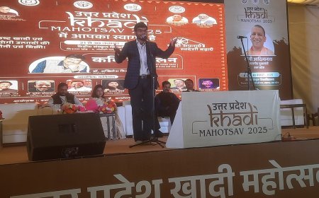 Lucknow : खादी महोत्सव में 'गीतों और कविताओं की रसधार' के साथ बिक्री 1 करोड़ के पार