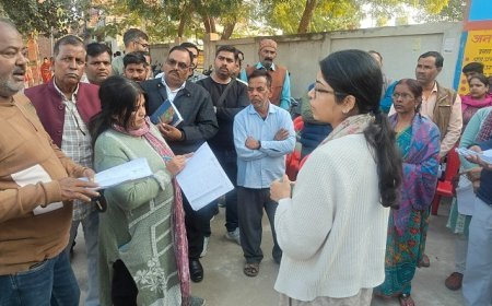 Hardoi: मुख्य विकास अधिकारी ने किया S I R कार्यक्रम का निरीक्षण, शत-प्रतिशत लक्ष्य पूरा करने के दिए सख्त निर्देश। 