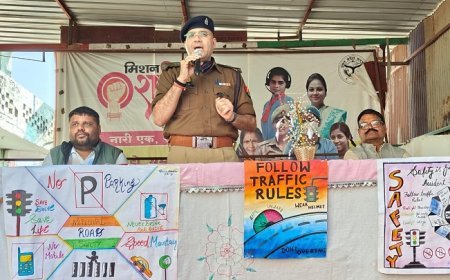 Hardoi: श्री डालसिंह मेमोरियल स्कूल में यातायात माह पर निबंध व पोस्टर प्रतियोगिता, बच्चों ने दिया ट्रैफिक जागरूकता का संदेश। 