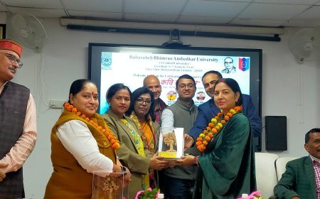 Lucknow : लखनऊ में राष्ट्रीय साइबर दिवस पर भव्य कवि सम्मेलन, बाबासाहेब भीमराव अंबेडकर विश्वविद्यालय में गूंजे काव्य स्वर