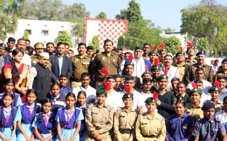 Sitapur : सीतापुर में यातायात माह का भव्य समापन, 350 छात्रों ने निकाली जागरूकता रैली