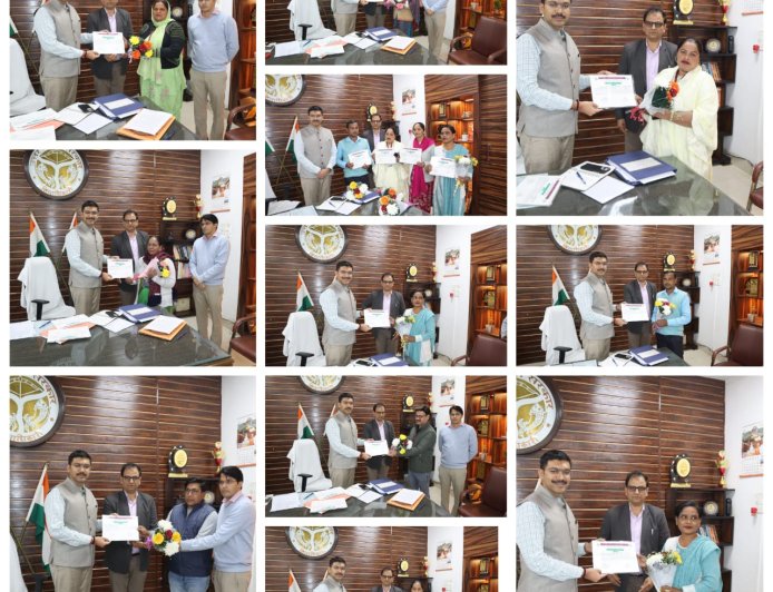 Saharanpur : सहारनपुर में 10 बीएलओ को मिला सम्मान, मतदाताओं से अपील