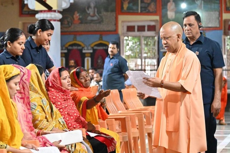 Gorakhpur: जनता दर्शन में सीएम योगी आदित्यनाथ ने सुनीं 200 लोगों की समस्याएं, अधिकारियों को दिए निर्देश - शीघ्रता से करें समस्याओं का निस्तारण।