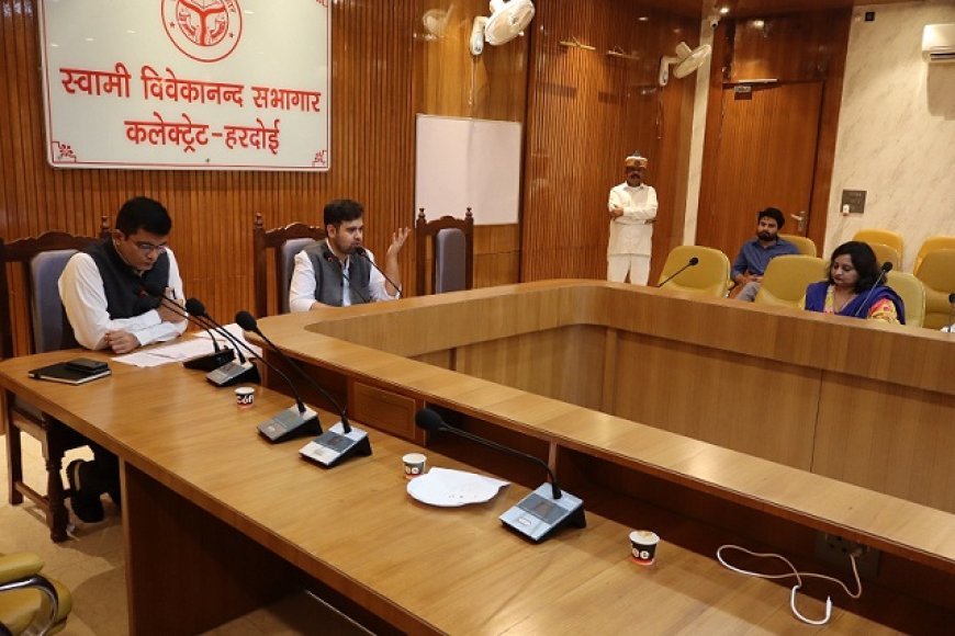 Hardoi: ग्रामीण केंद्रों पर धान खरीद न बढ़ी तो जिला प्रबंधकों पर गिरेगी गाज, डीएम ने 3 दिन का दिया अल्टीमेटम, वरना कड़ी कार्रवाई। 