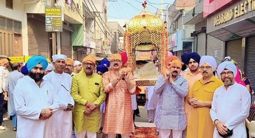 Deoband: देवबंद में गुरु नानक देव जी के प्रकाश पर्व पर भव्य नगर कीर्तन का आयोजन।