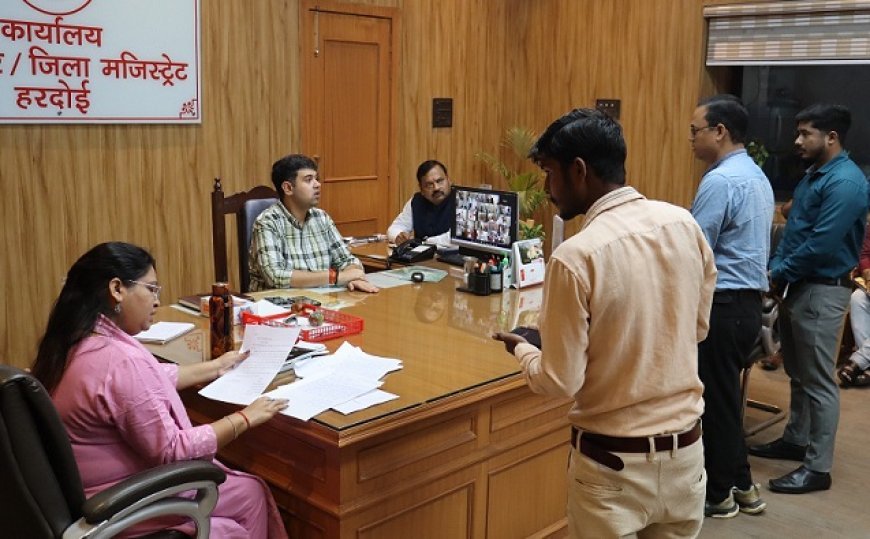 Hardoi: जिलाधिकारी की जन सुनवाई- 97 शिकायतें सुनीं, समयबद्ध निस्तारण के सख्त निर्देश। 