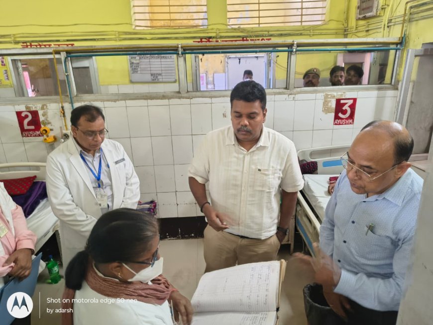 Sitapur : सीतापुर में डीएम ने जिला चिकित्सालय और जिला महिला चिकित्सालय का किया आकस्मिक निरीक्षण