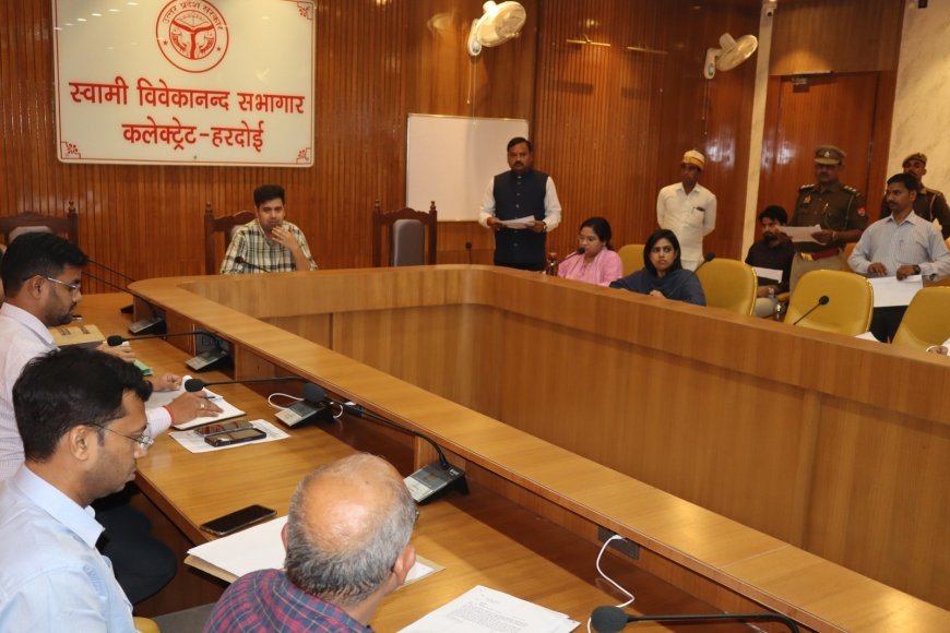 Hardoi : जिलाधिकारी ने स्टार शिकायतों की गुणवत्ता परखी, त्वरित निस्तारण के निर्देश दिए