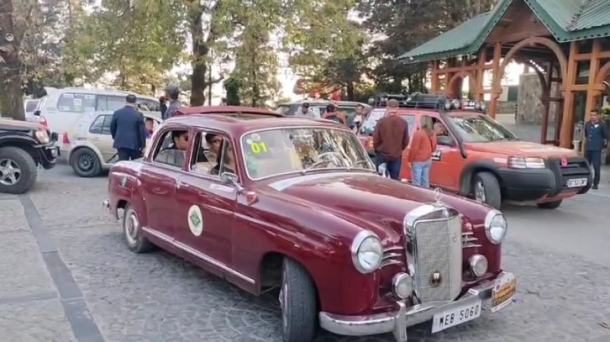 Mussoorie : मसूरी की वादियों में गूंजा इंजन का नॉस्टेल्जिक शोर, विंटेज कार रैली बनी पर्यटन का संदेशवाहक, मसूरी की मॉल रोड पर चली विंटेज कारों की शाही सवारी