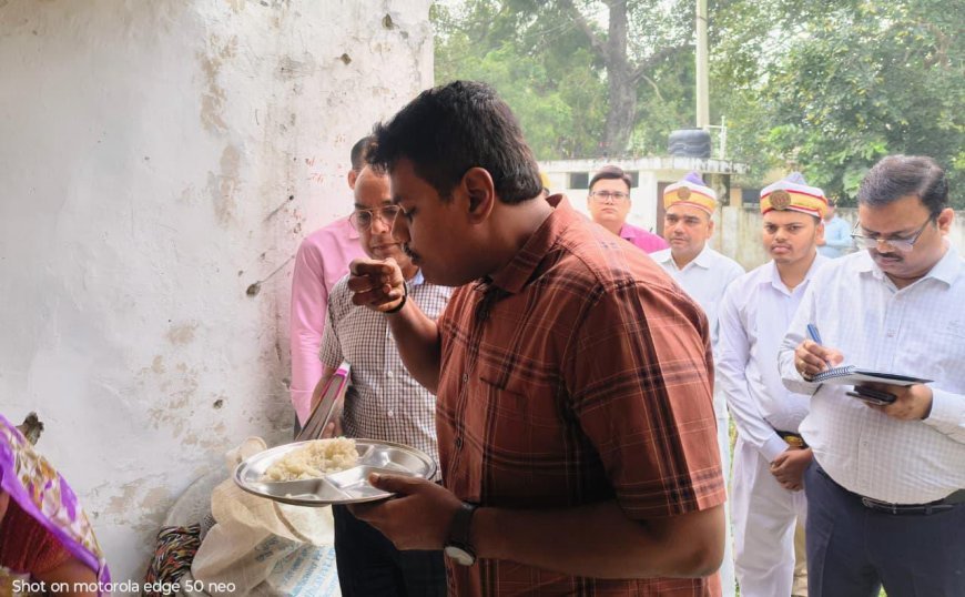 Sitapur : डीएम ने मिड-डे-मील भोजन चख कर लिया स्वाद