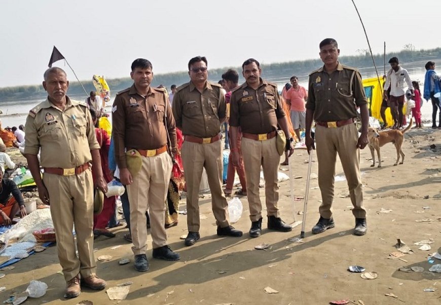 Hardoi: कार्तिक पूर्णिमा पर गंगा घाटों पर लगी भक्तों की भीड़, चौंकन्नी पुलिस द्वारा हुआ गंगा स्नान सकुशल संपन्न। 