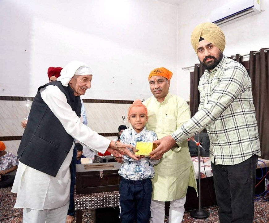 Deoband: गुरू नानक देव जी प्रकाश पर्व कार्यक्रमों का हुआ समापन, सेवादारों को किया गया सम्मानित।