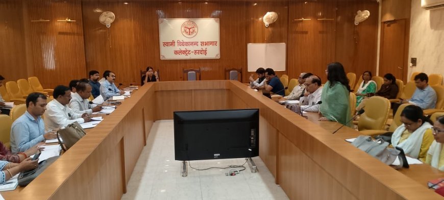 Hardoi : आंगनबाड़ी केंद्रों का निर्माण अगले महीने पूरा करें, अति कुपोषित बच्चों को तुरंत एनआरसी में भर्ती करें- मुख्य विकास अधिकारी