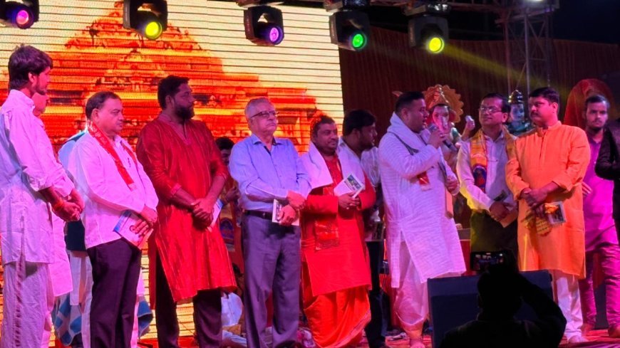 Hardoi : युवा खादी महोत्सव के पांचवें दिन भजनोत्सव में भक्ति का माहौल, 'मेरे गुरुवर' पुस्तक का विमोचन