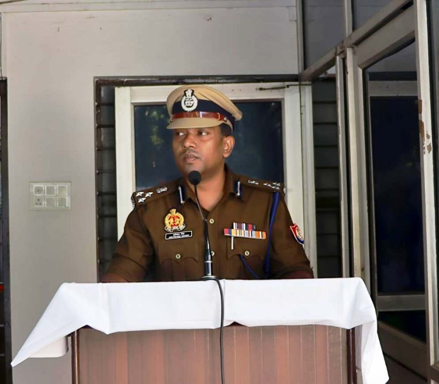 Saharanpur : सहारनपुर पुलिस ने वंदे मातरम के 150 वर्ष पूरे होने पर सामूहिक गायन किया