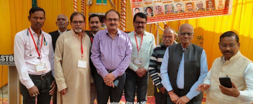 Sitapur : राजस्व के जनक राजा टोडरमल का मनाया गया 436वां परिनिर्वाण दिवस,  संस्था के पदाधिकारियों व मुख्य अतिथियों ने टोडरमल की प्रतिमा पर किया माल्यार्पण