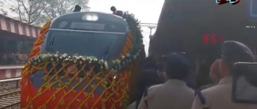 Sitapur : प्रधानमंत्री ने लखनऊ–सहारनपुर वंदे भारत ट्रेन का किया शुभारंभ, सीतापुर में राज्यमंत्री ने दिखाई हरी झंडी, यात्रियों को नियमित सेवा के लिए करना होगा इंतज़ार