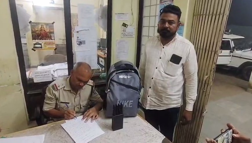 MP बैतूल: डंपर चोरी के लिए जेमर का इस्तेमाल, ड्राइवर की सूझबूझ से प्रयास नाकाम; चोर छोड़ गए जेमर-बैग, पुलिस की कार्यप्रणाली पर सवाल।