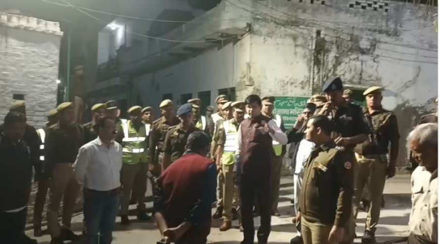 Sambhal : दिल्ली विस्फोट के बाद सम्भल में हाई अलर्ट, डीएम-एसपी ने फोर्स संग किया फ्लैगमार्च