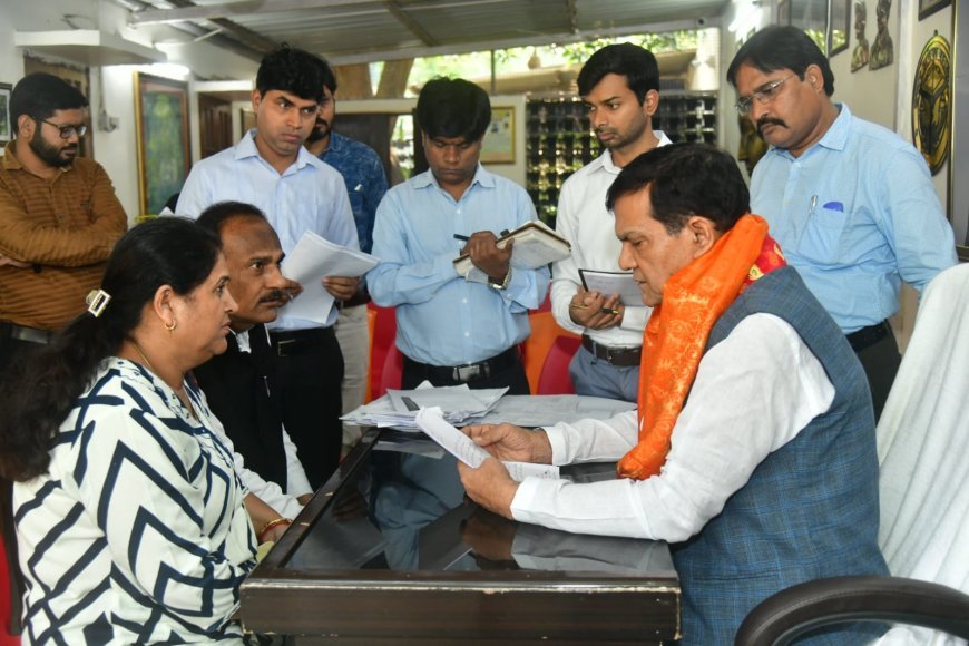 Lucknow : नगर विकास एवं ऊर्जा मंत्री ए के शर्मा ने आवास पर जनसुनवाई की, समस्याओं के त्वरित निस्तारण के निर्देश दिए