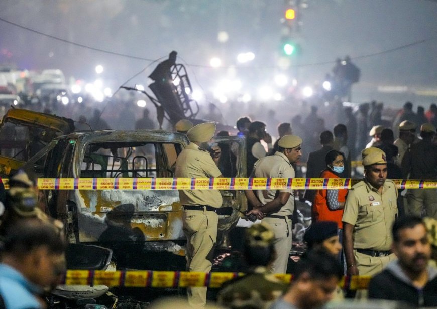 Delhi Blast : दिल्ली के लाल किले के पास हुए धमाके में मिले दो जिंदा कारतूस और दो प्रकार के विस्फोटक के सैंपल