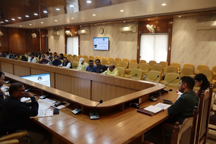 Hardoi: जिलाधिकारी अनुनय झा ने जल जीवन मिशन कार्यों की समीक्षा की, लीकेज व गुणवत्ता पर जताई कड़ी नाराजगी। 