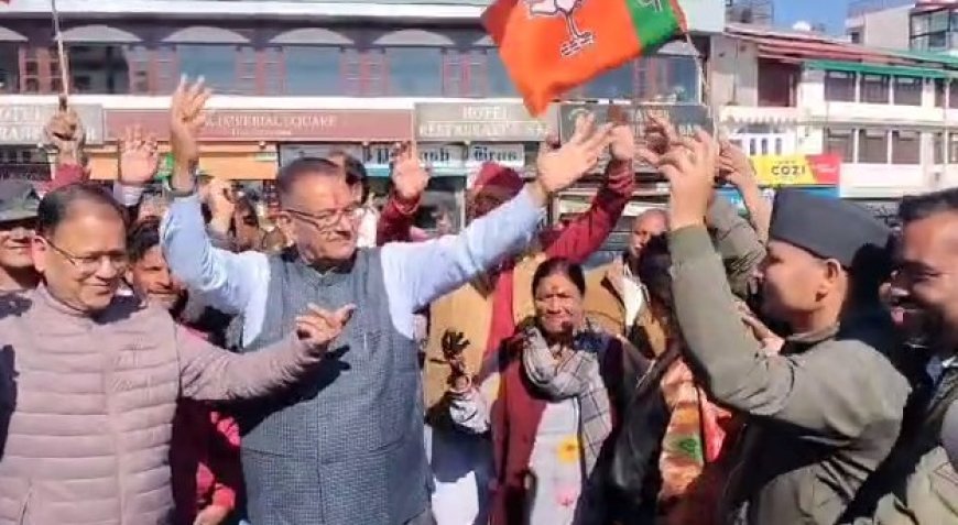 Mussoorie: बिहार में जीत पर मसूरी में जश्न, जमकर नाचे कैबिनेट मंत्री गणेश जोशी।