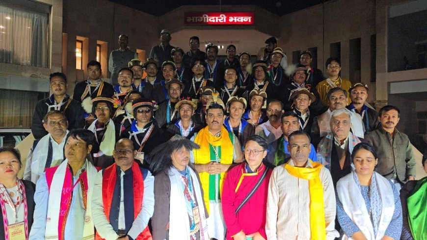 Lucknow : अरुणाचल के कलाकारों ने राज्य मंत्री असीम अरुण से की सौजन्य भेंट