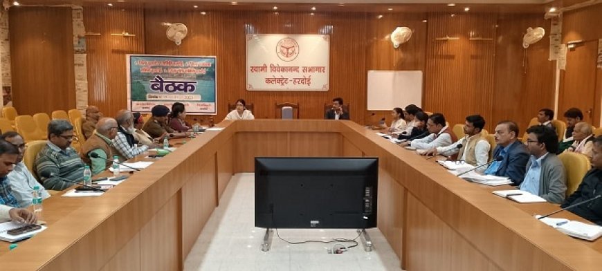 Hardoi: सीडीओ सान्या छाबड़ा की अध्यक्षता में जिला वृक्षारोपण, गंगा समिति एवं पर्यावरण कार्यों की समीक्षा बैठक संपन्न। 