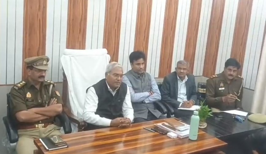 Sambhal: कोतवाली रोड पर नई ट्रैफिक व्यवस्था लागू, वन-वे सिस्टम से मिलेगी जाम से राहत।