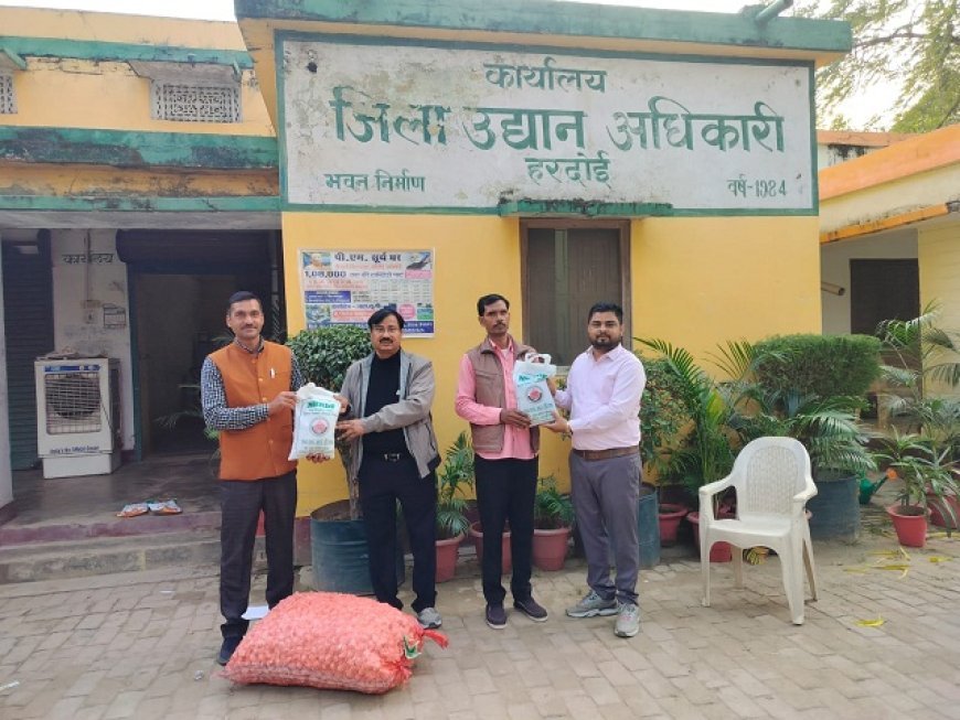 Hardoi: हरदोई में किसानों के लिए खुशखबरी: प्याज-लहसुन के बीज व हाईटेक सब्जी पौधों का वितरण शुरू।