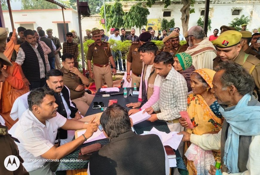 Sitapur: सम्पूर्ण थाना समाधान दिवस में डीएम व एसपी एवं क्षेत्रीय विधायक ने सुनीं जनसमस्याएं।