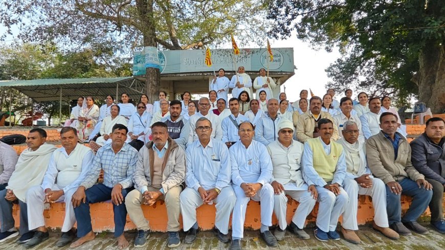 Pilibhit : गोमती के उद्गम तट पर विश्व शांति हेतु ब्रह्माकुमारीज द्वारा साइलेंस योग का हुआ आयोजन