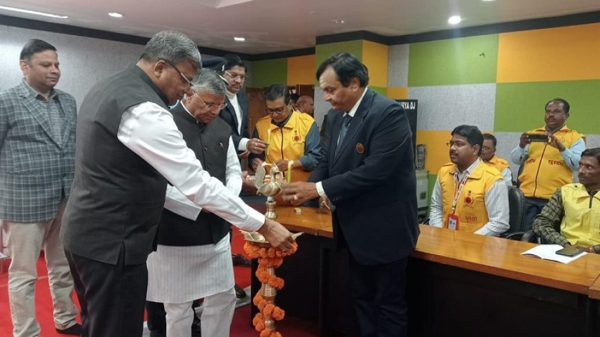 Lucknow: धर्मवीर प्रजापति ने नागरिक सुरक्षा कोर के द्वारा आयोजित एक प्रशिक्षण कार्यशाला की दीप प्रज्ज्वलित कर शुरुआत की। 