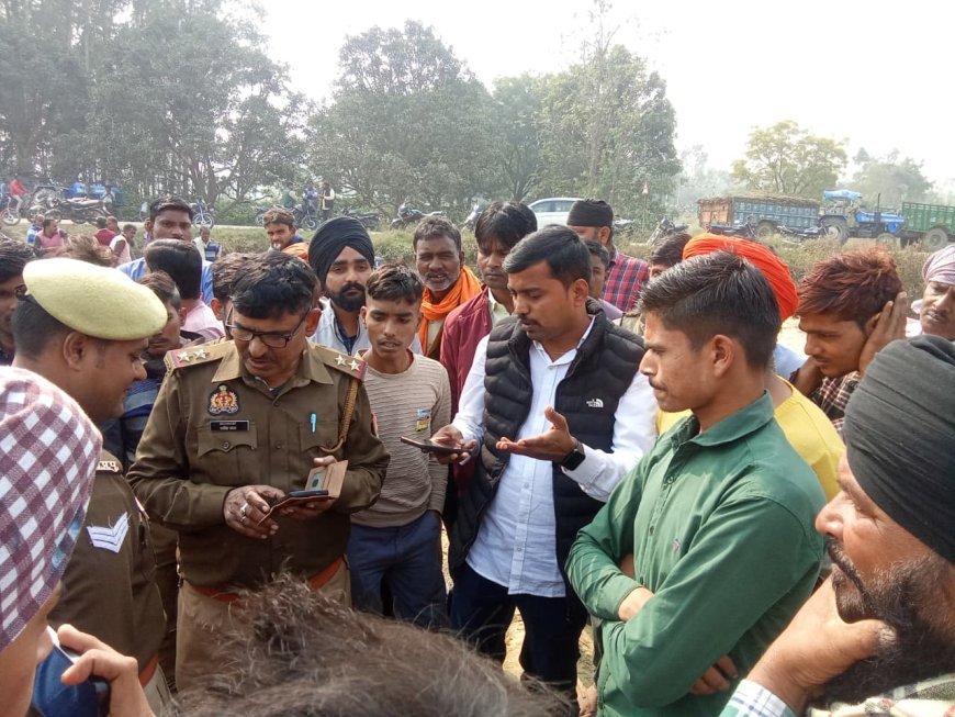 Sitapur : बिसवां में किसानों का धरना, गन्ना उतराई पर अवैध वसूली का विरोध, उपजिलाधिकारी ने ठेकेदार के खिलाफ कार्रवाई का आश्वासन दिया