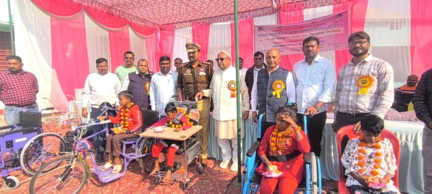 Sitapur : मिश्रिख में दिव्यांग बच्चों को मिले सहायक उपकरण