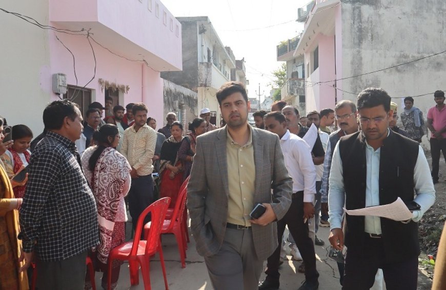 Hardoi: डीएम ने एसआईआर कार्यो का किया गहन निरीक्षण लोगों से लिया फीडबैक। 