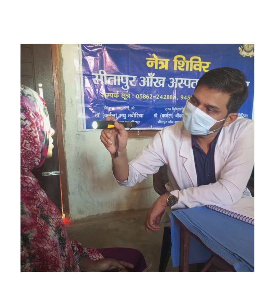 Sitapur : मदारपुर में लगा मुफ्त आंख जांच शिविर, 45 मरीजों को मोतियाबिंद ऑपरेशन के लिए चुना गया