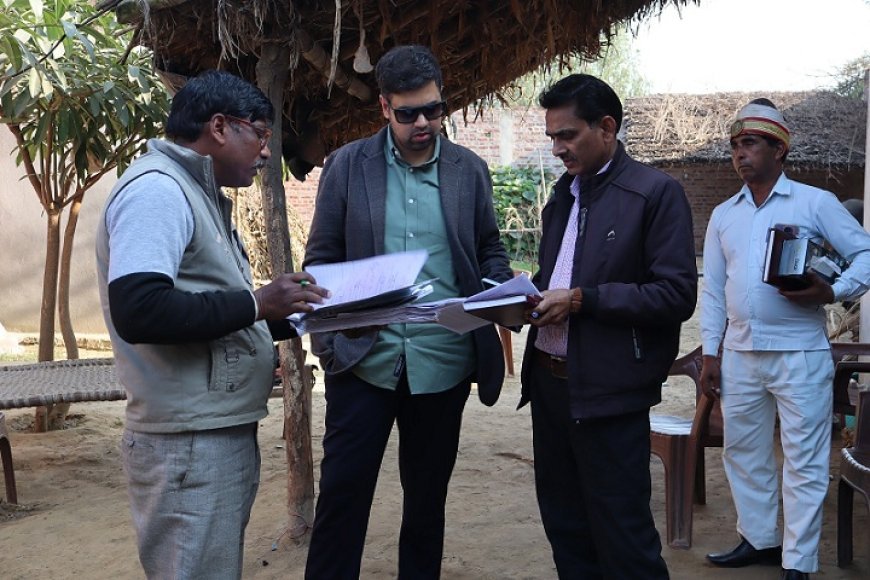 Hardoi: मतदाता सूची पुनरीक्षण- जिला निर्वाचन अधिकारी ने किया बूथों का निरीक्षण, फार्म जमा करने की अपील। 