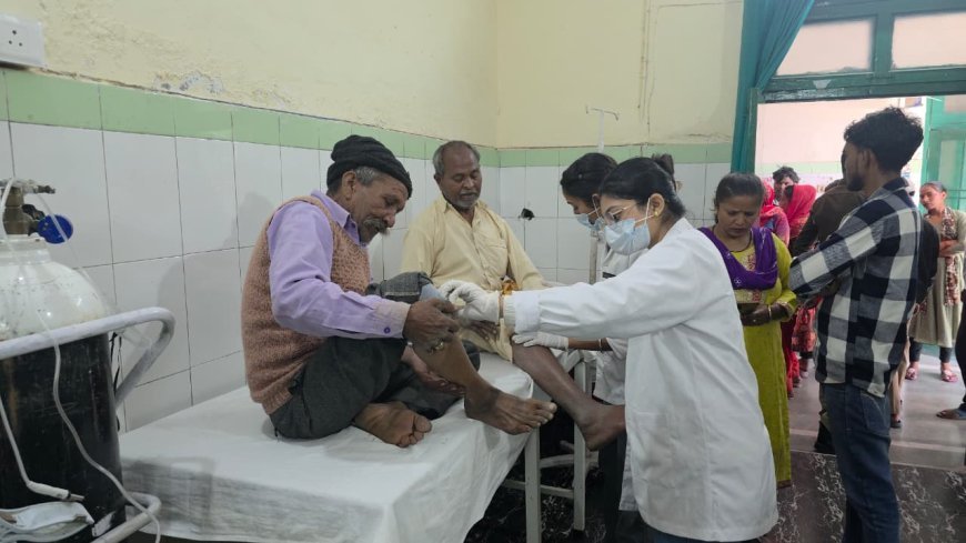 Uttrakhand : बाजपुर में नैनीताल रोड पर कार की टक्कर से ऑटो पलटा, छह लोग गंभीर रूप से घायल