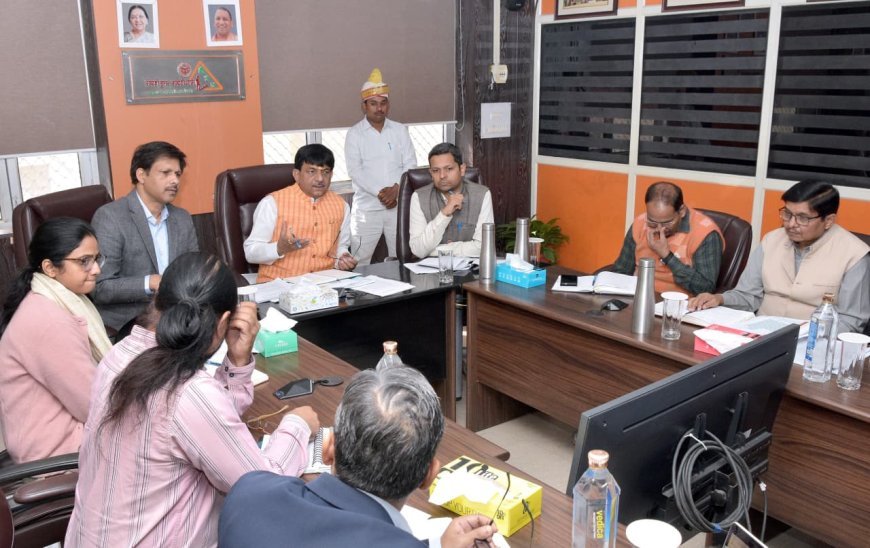 Lucknow : योगी सरकार के वन ट्रिलियन डॉलर लक्ष्य की दिशा में कौशल विकास पर मंत्री कपिल देव अग्रवाल ने की  समीक्षा