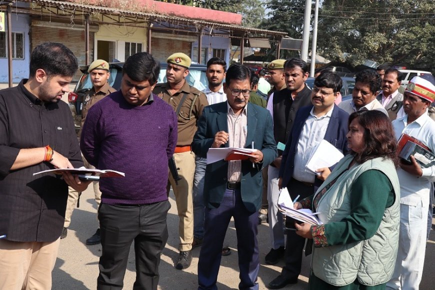 Hardoi: प्रमुख सचिव ने संडीला मंडी में धान क्रय केंद्रों का औचक निरीक्षण, लापरवाही पर 3 केंद्र प्रभारियों को हटाने के दिए आदेश। 